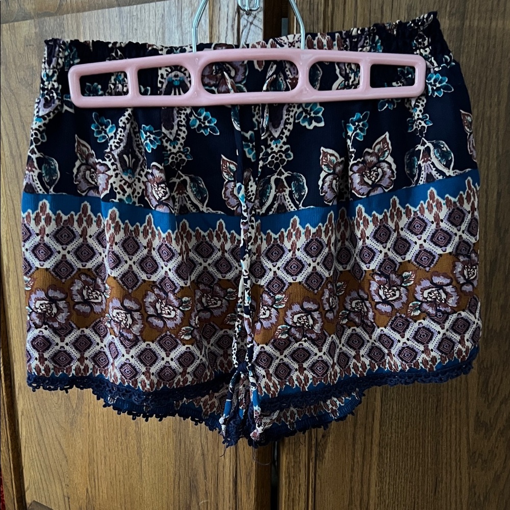 Floral Patterned Women's Shorts